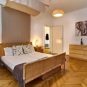Apartment State Opera Alley, Wien